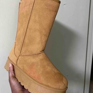 Classic Women's Platform Suede Boot - BROWN